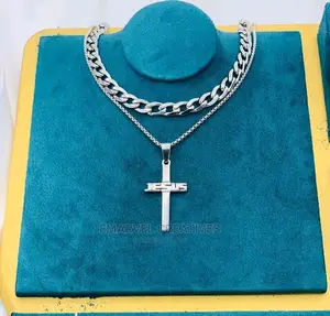 Cuban Link Chain With Cube Pendant