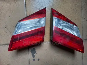 Hyundai Genesis Boot Lamp