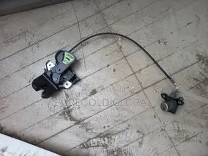 Hyundai Genesis Boot Actuator (Catcher )
