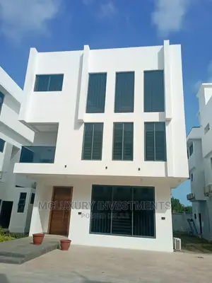 4bdrm Duplex in Banana Island for rent