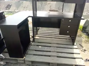 Modern Quality Executive Wooden Office Table With Drawers.
