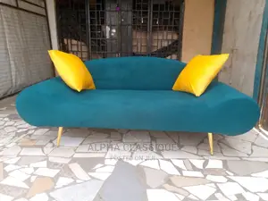 Classique Love Seat