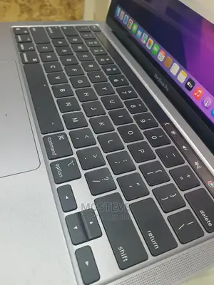 Laptop Apple MacBook Pro 2022 M2 8GB Apple M2 SSD 256GB