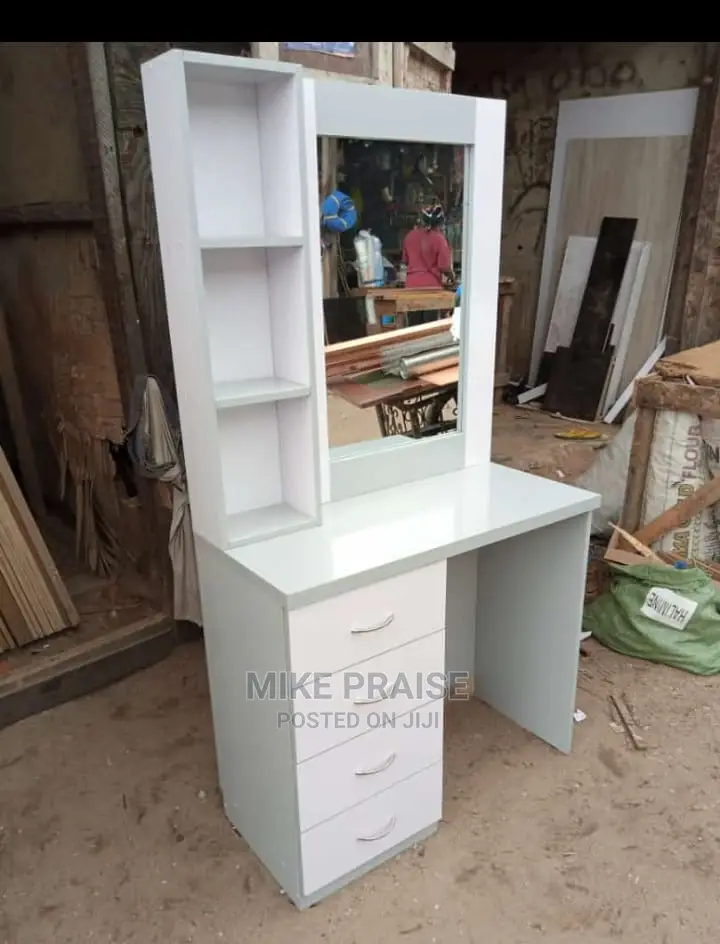 A Quality and Affordable Dressing Mirror