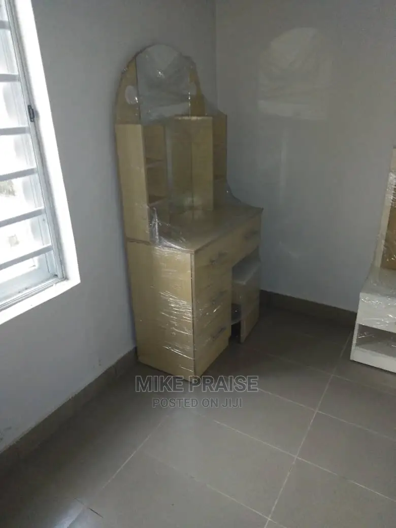 Standard and Affordable Dressing Mirror