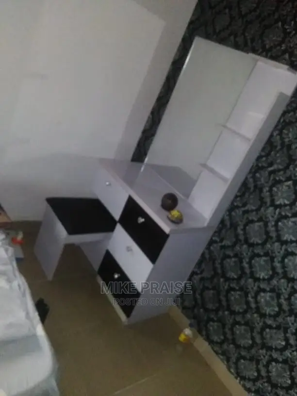 A Quality and Affordable Dressing Mirror