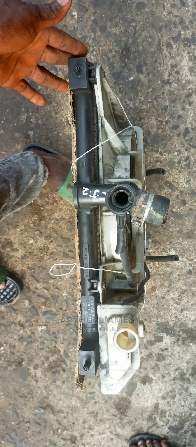 Complete Radiator Toyota Echo and Yaris 2002