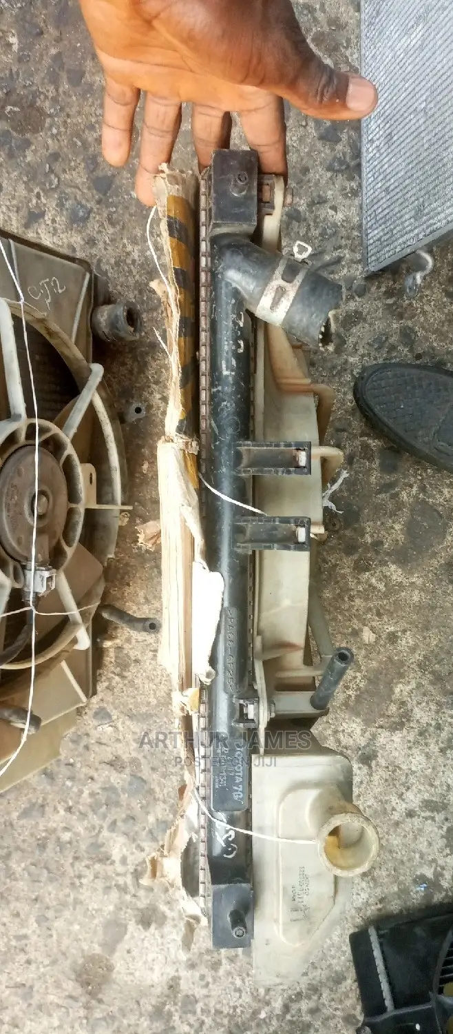 Complete Radiator Toyota Echo and Yaris 2002
