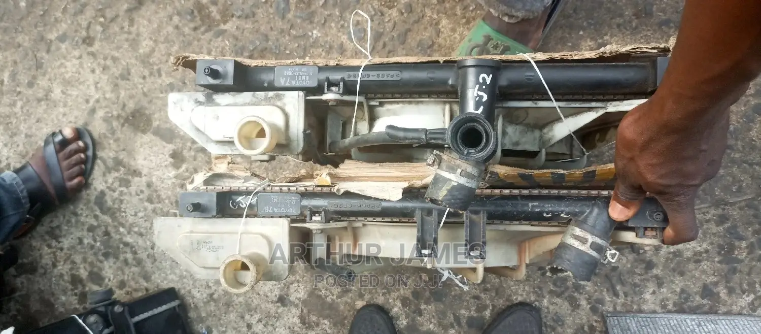 Complete Radiator Toyota Echo and Yaris 2002