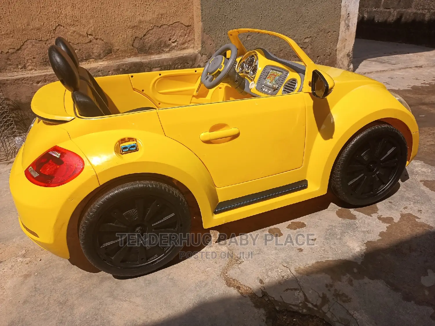 Super Durable Licensed Kids 2 Seater Volkswagen Beetle Car