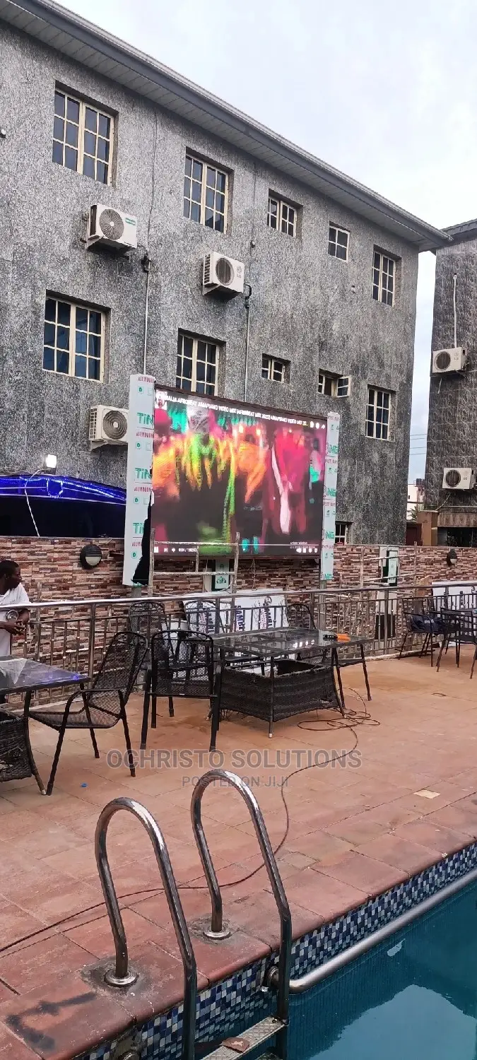 P4 Video Screens