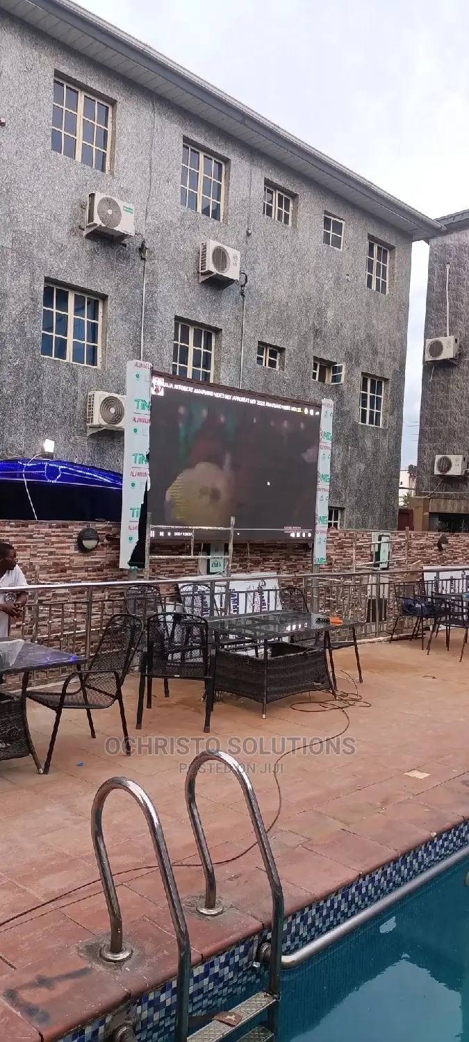 P4 Video Screens