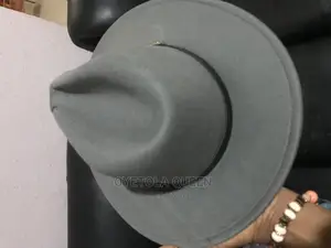 Quality, Raymond Reddington’S Cap