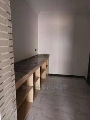 2bdrm Block of Flats in Kajola Phase 2, Lakowe for rent