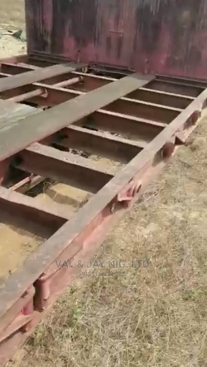 100 Tons Triple Axle 40 Ft Lowbed Back Only