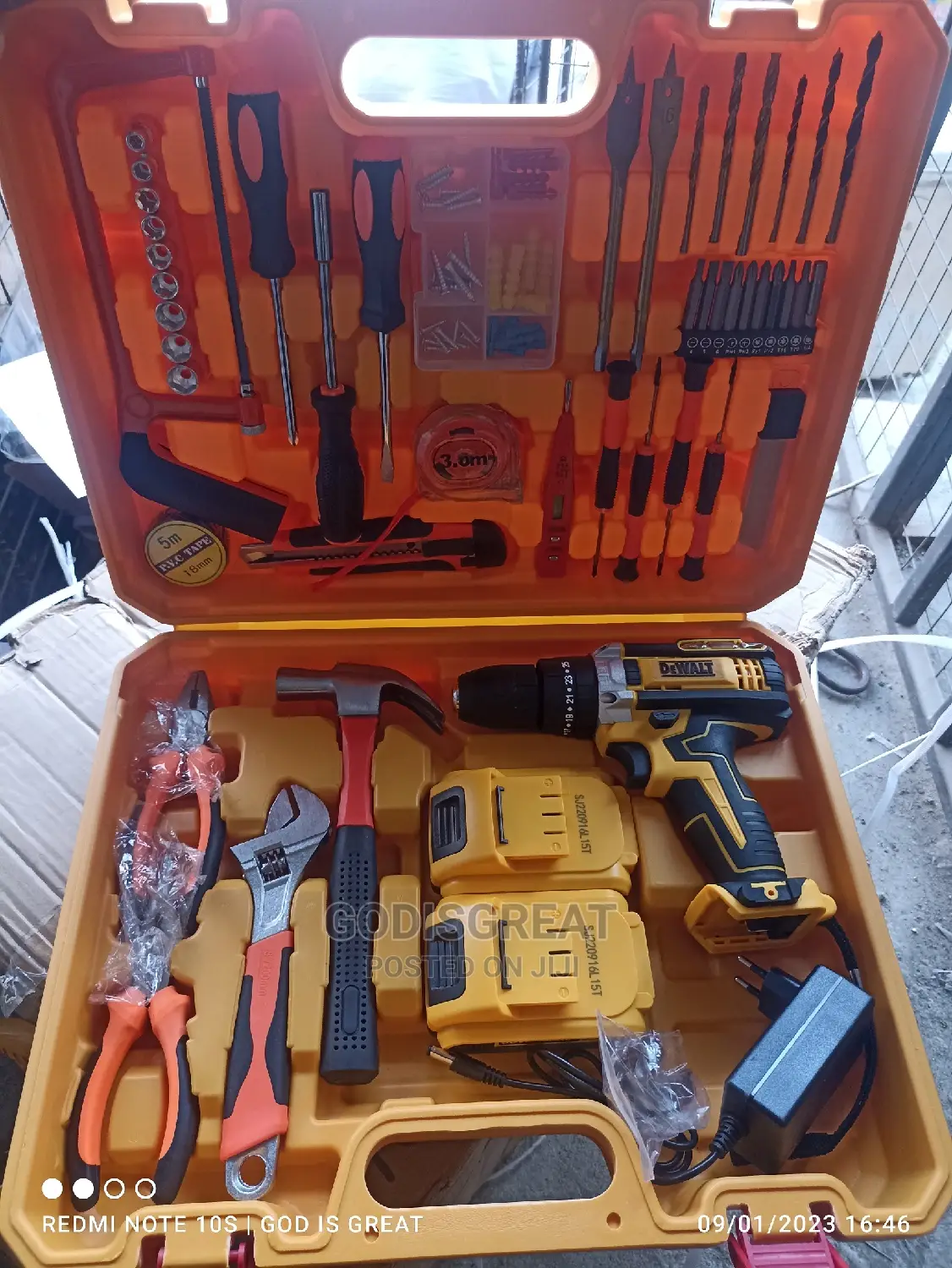 Dewalt Cordless Drilling Machine With Accessories