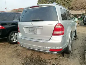 Mercedes-Benz GL-Class GL 550 2011 Silver