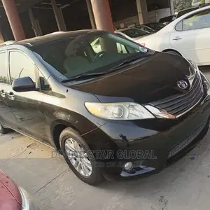 Toyota Sienna 2013 Black