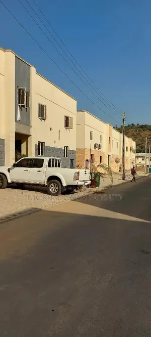 3bdrm Block of Flats in Brains And Hammers, Life Camp for rent