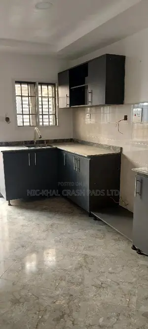 3bdrm Block of Flats in Brains And Hammers, Life Camp for rent