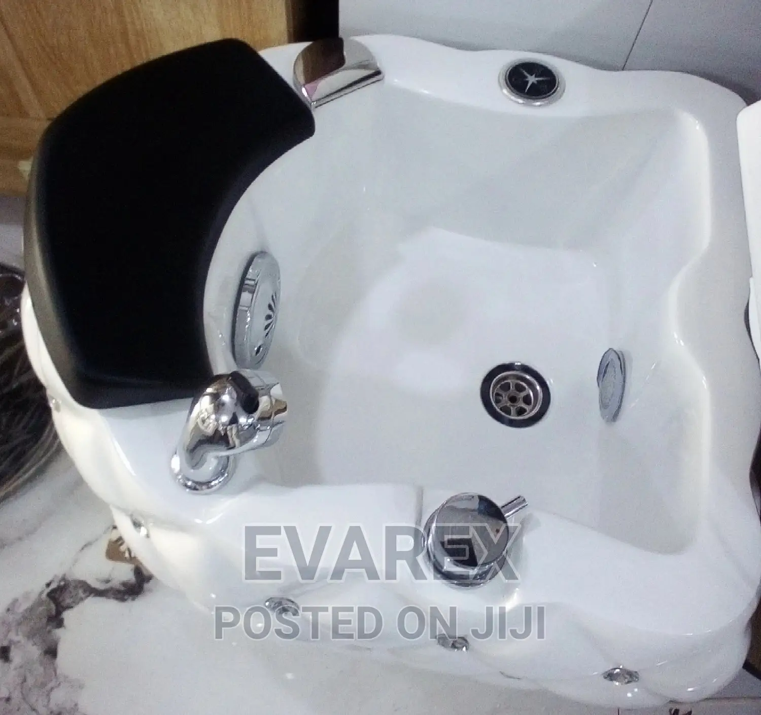 Quality White Pedicure Bowl Kit