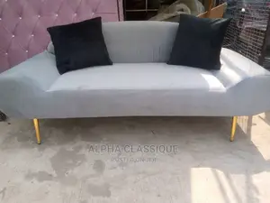 Classique Love Seat