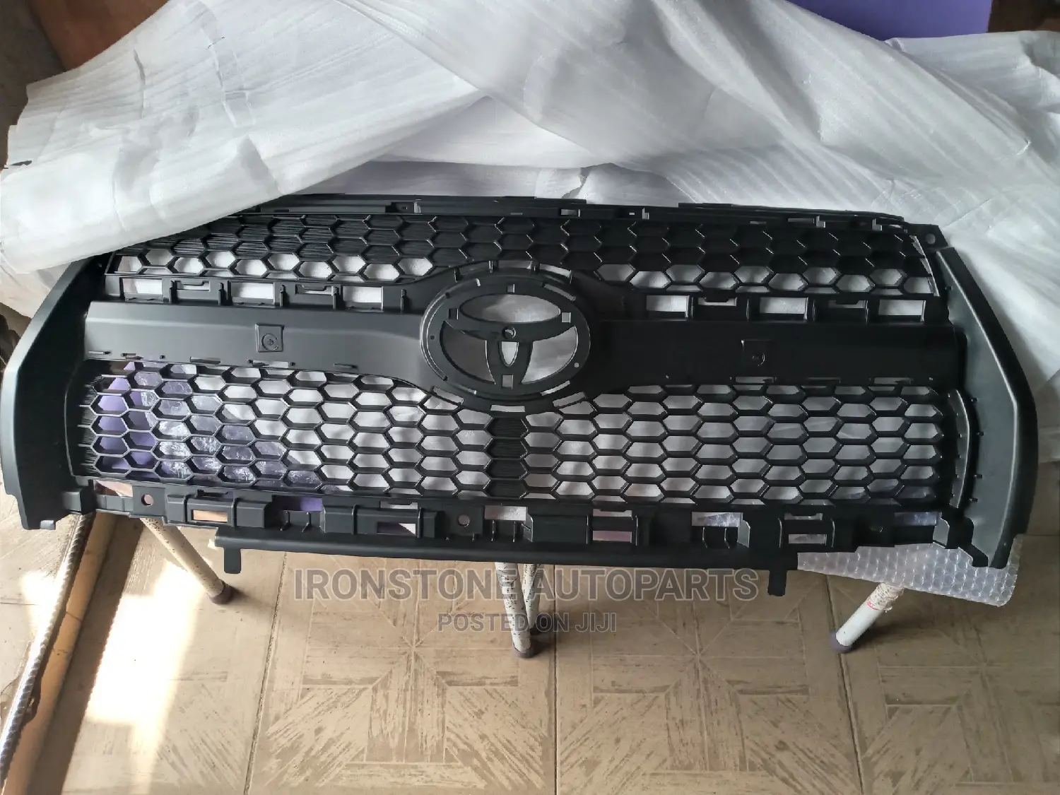 Front Grille (Tiger Face) - Rav4 2010