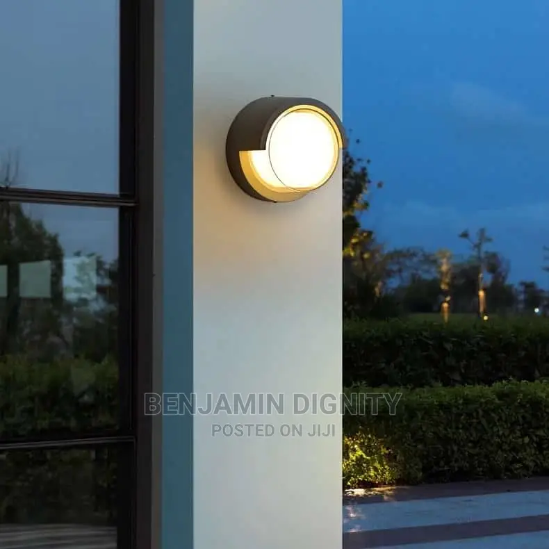 Outdoor Wall Light