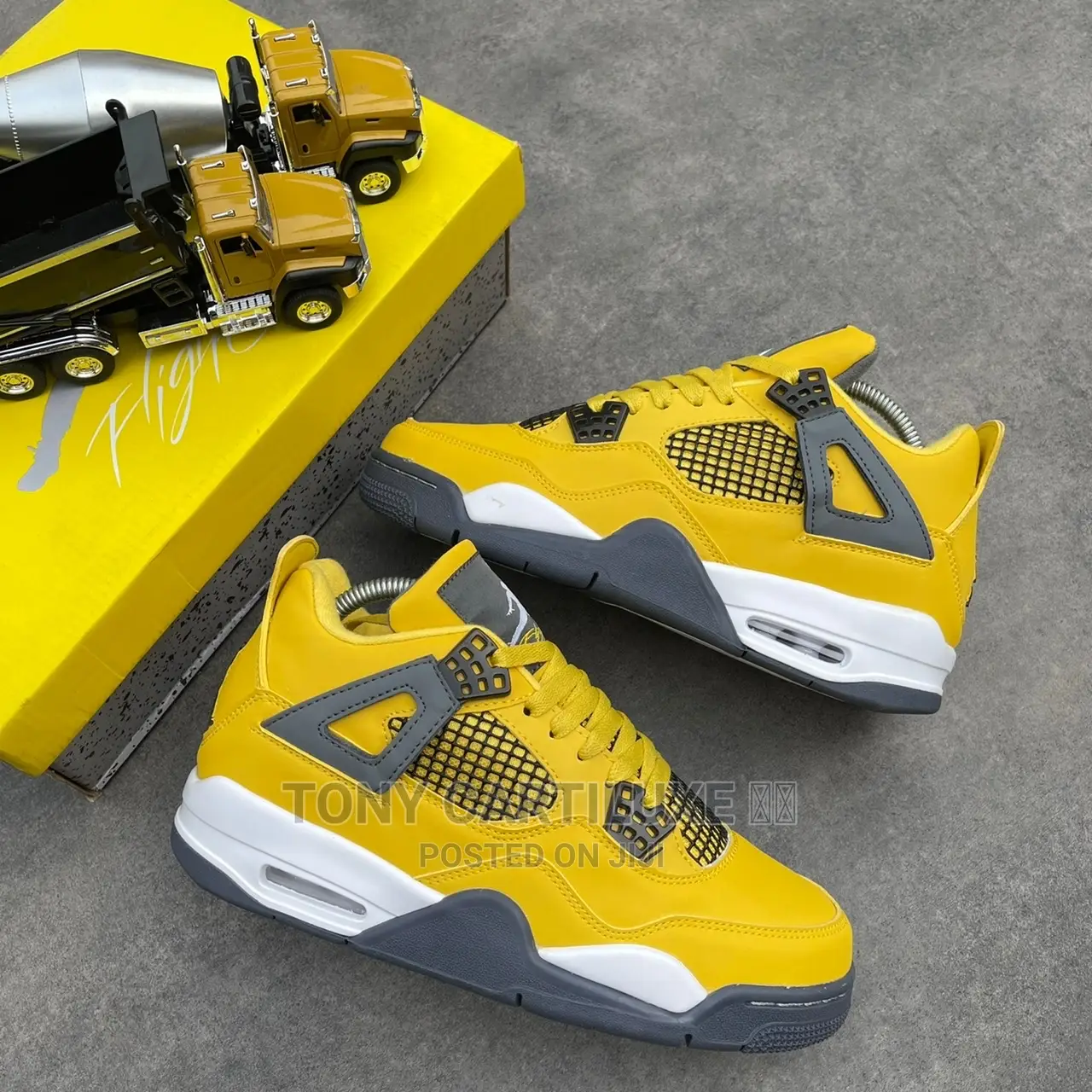 Nike Jordan 4 Retro Lighting