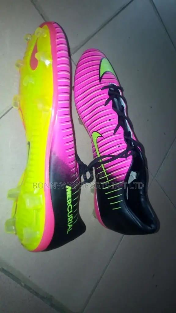 Soccer Nike Mercuria Boot
