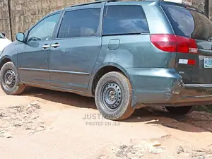 Toyota Sienna Van for Hire