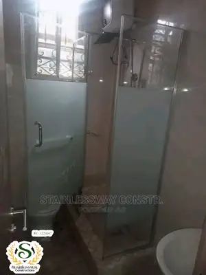 Shower Cubicle Bay
