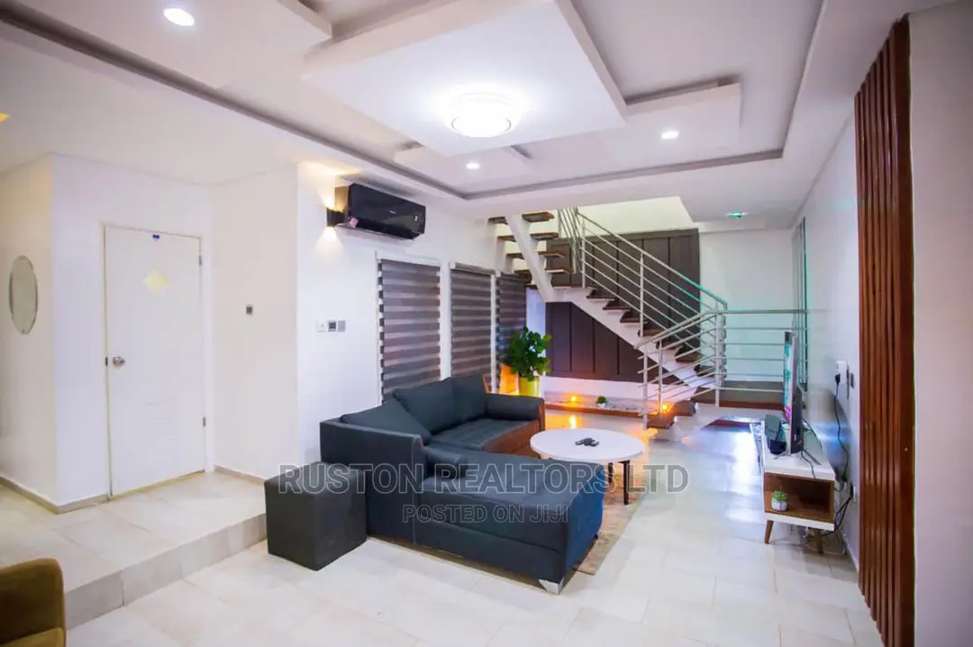 Furnished 3bdrm Duplex in Oluyole Estate for Sale