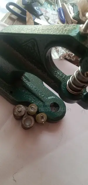 Gromet Machine for Glass Button