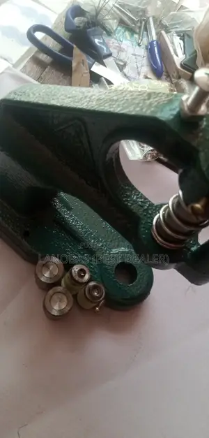 Plastic Gromet Machine With Mould