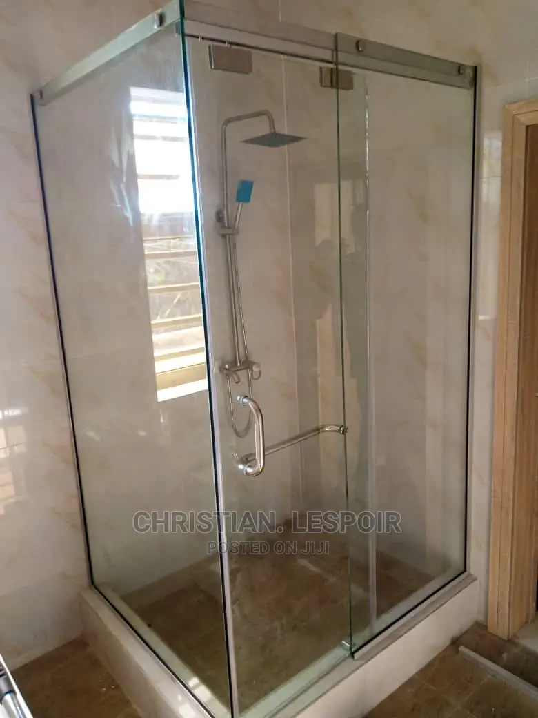 Bathrooms With Glass Fittings