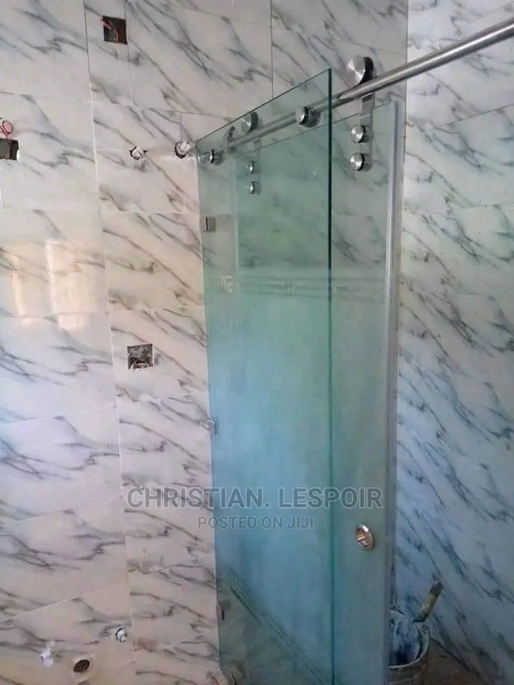 Bathrooms With Glass Fittings