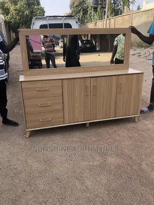 Modern Dressing Table With Mirror