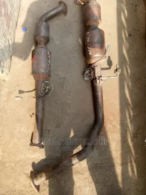 Complete Catalyst Converter Toyota Sequoia 2004 Model