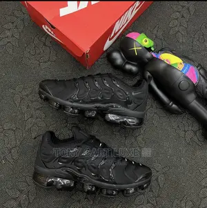 Nike Air Vapormax Plus "Triple Black"
