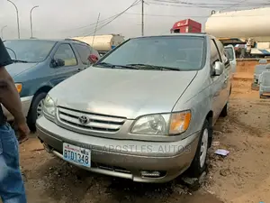 Toyota Sienna CE 2001 Silver