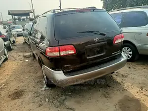 Toyota Sienna LE 2002 Brown