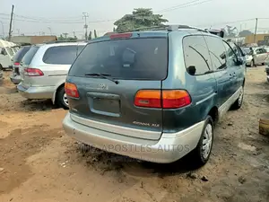 Toyota Sienna XLE 1999 Blue
