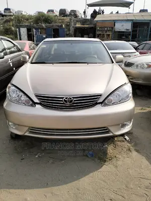 Toyota Camry 2005 Gold