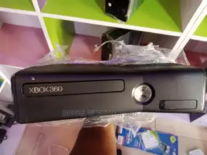 Standard Uk Used XBOX 360(Fifa23 + 10 Games) and Controller
