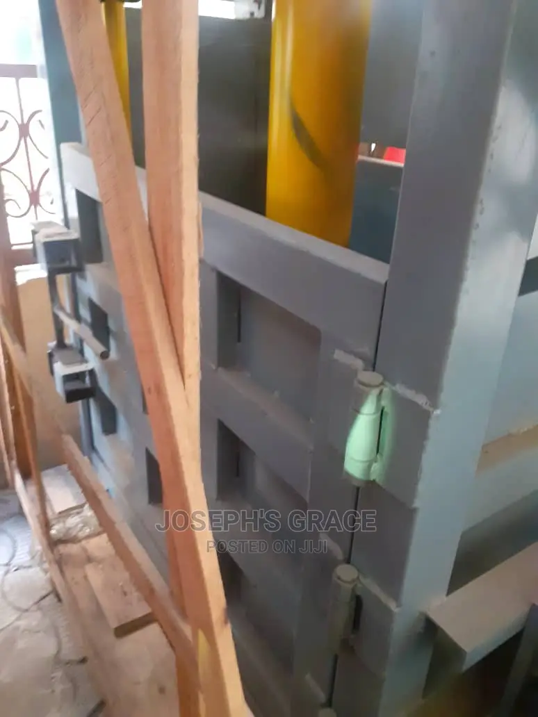 100kg Baler Machine (30 Tons) Japan