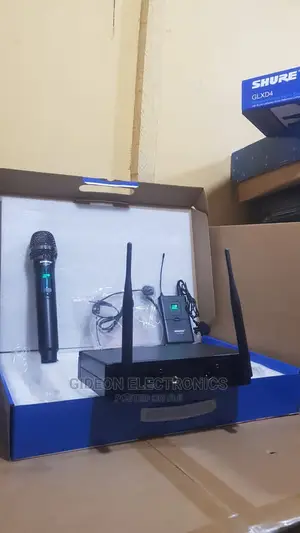Shure Lapel and Handle Wireless Microphone UT 883.