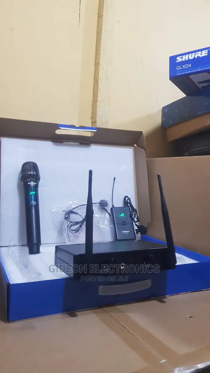 Shure Lapel and Handle Wireless Microphone UT 883.