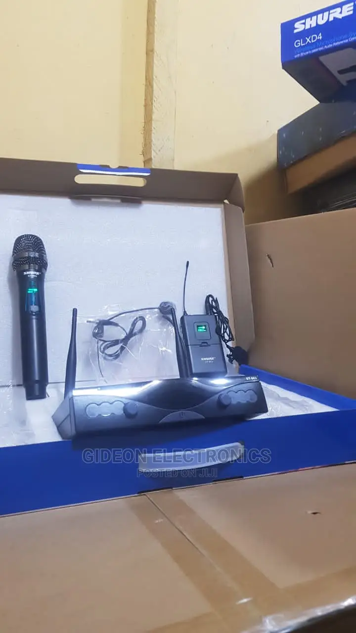 Shure Lapel and Handle Wireless Microphone UT 883.