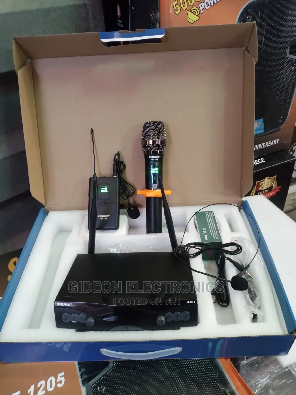 Shure Lapel and Handle Wireless Microphone UT 883.